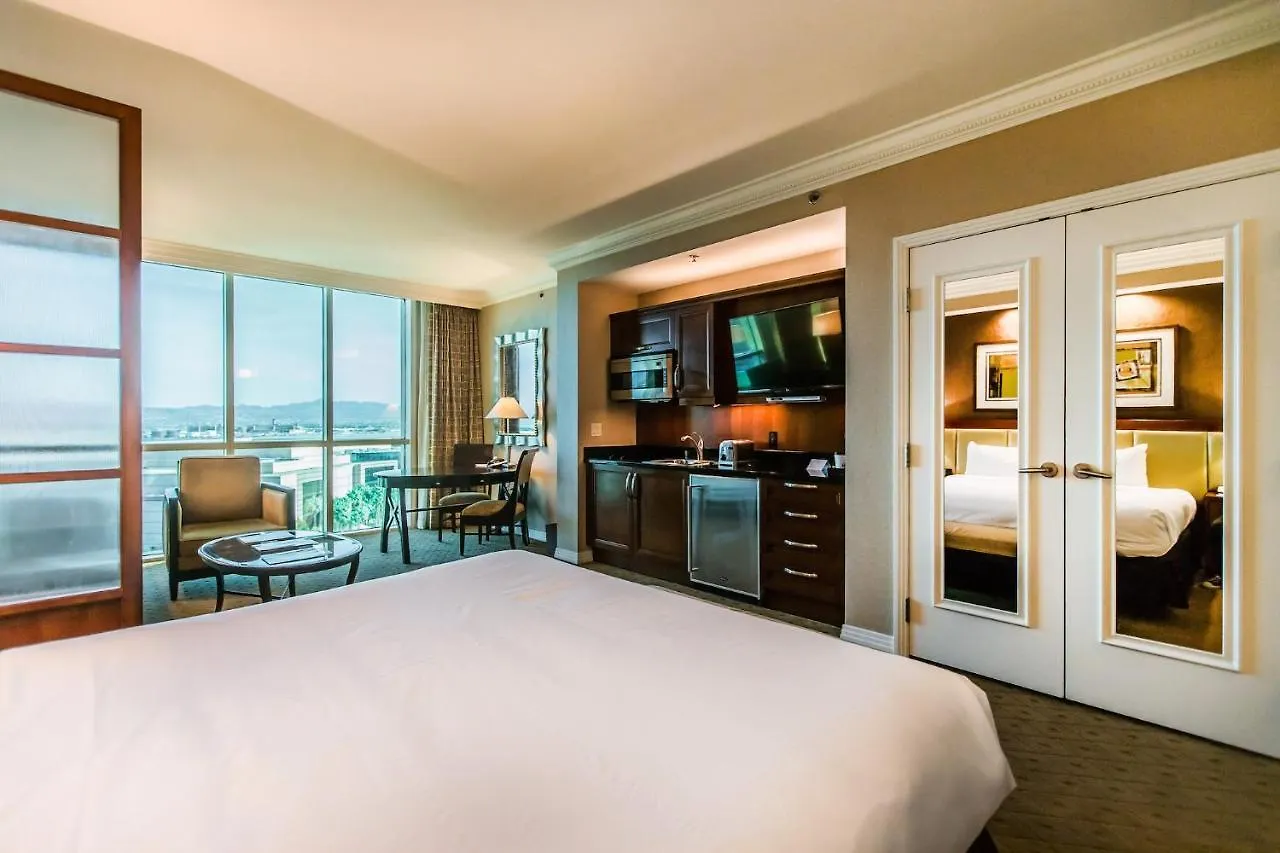 Strip View - No Resort Fee - Free Valet - Mgm Condo 1519 Las Vegas Feriehus